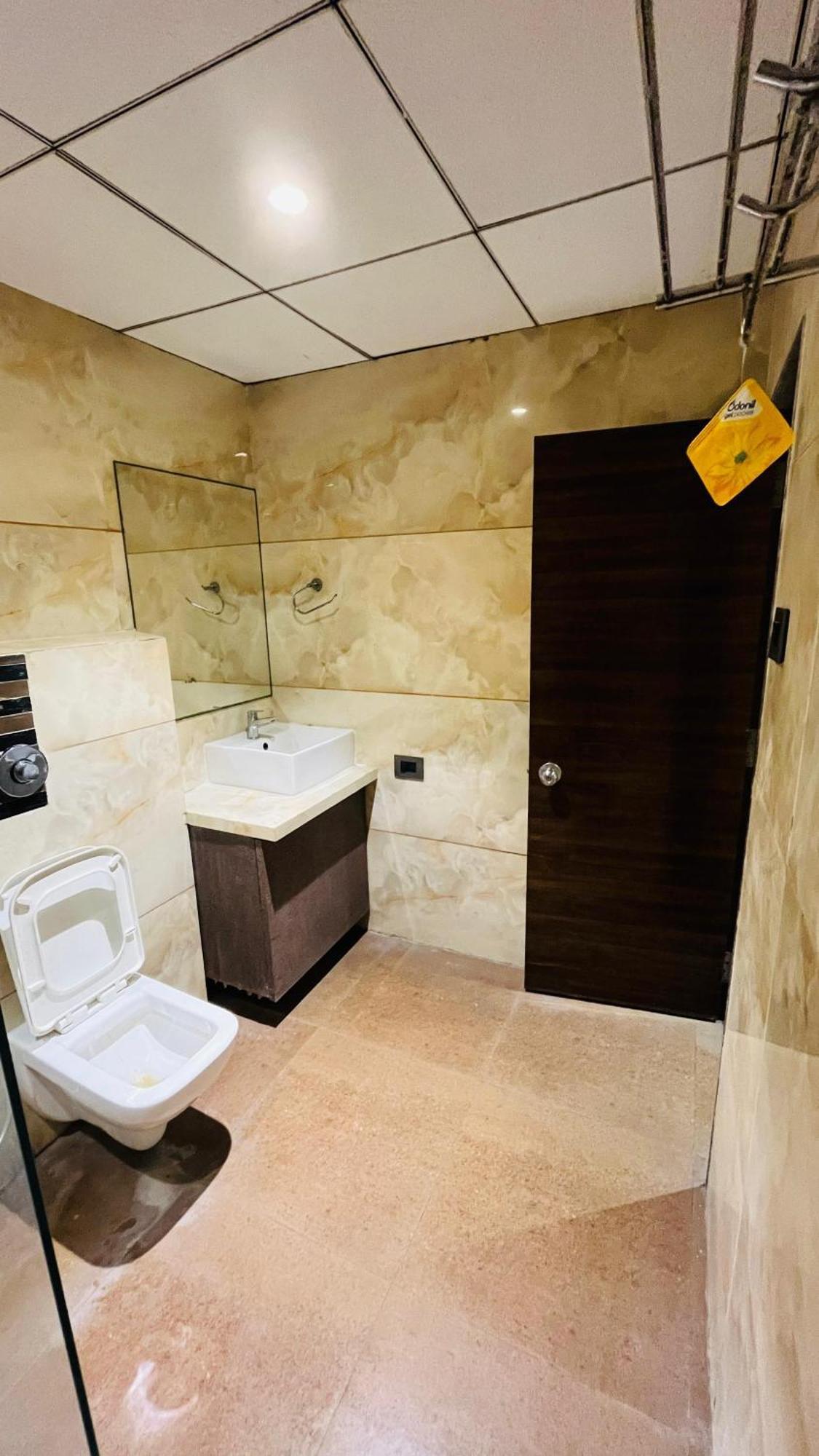 Hotel Elegant Inn Surat Dış mekan fotoğraf