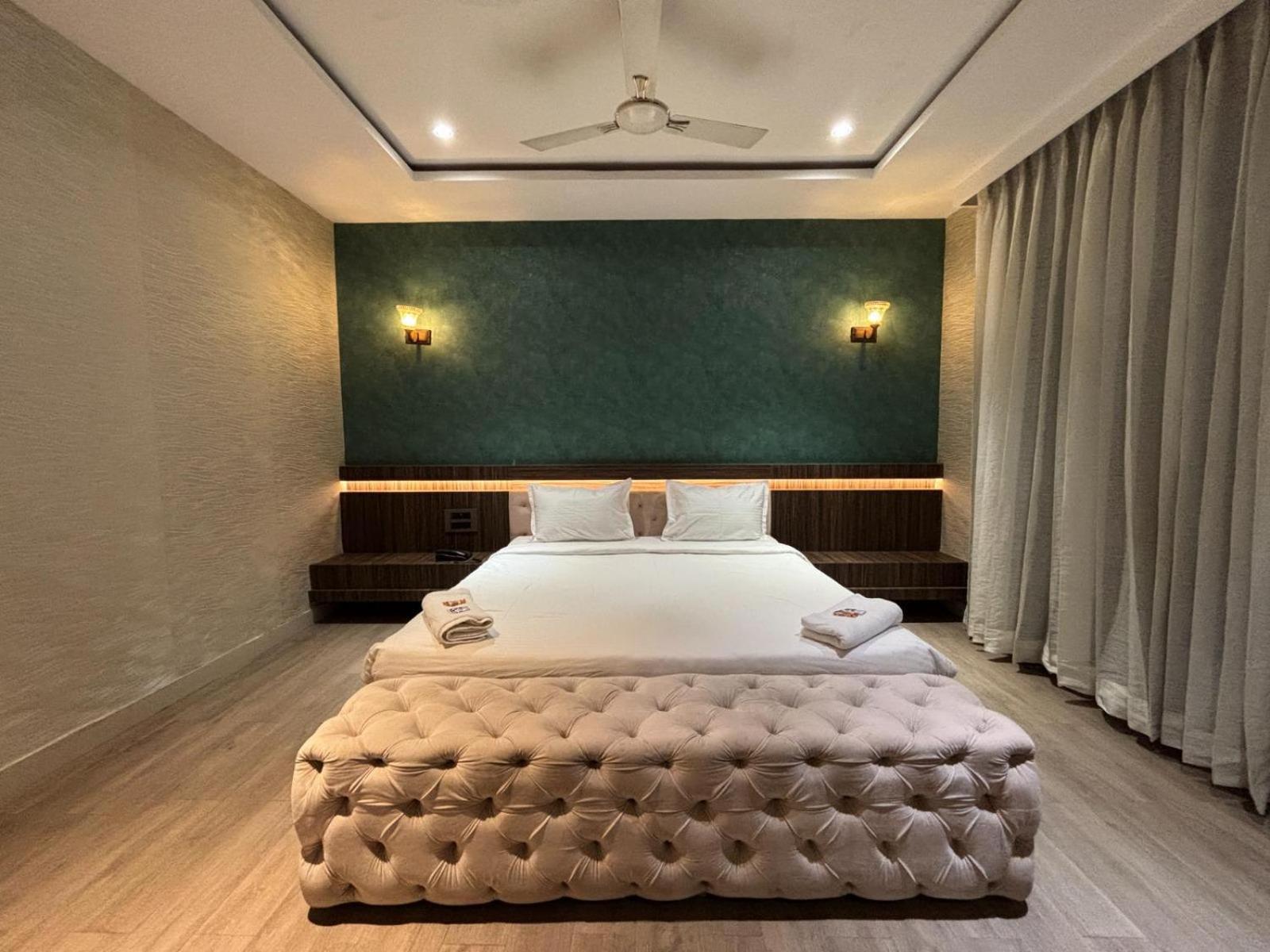 Hotel Elegant Inn Surat Dış mekan fotoğraf
